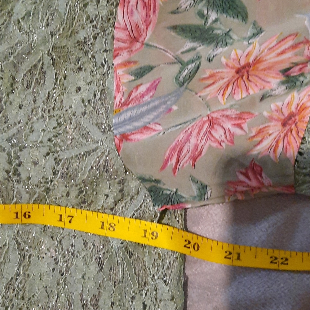 Last one Women's Goddess floral and lace kimono - Picture 13 of 16